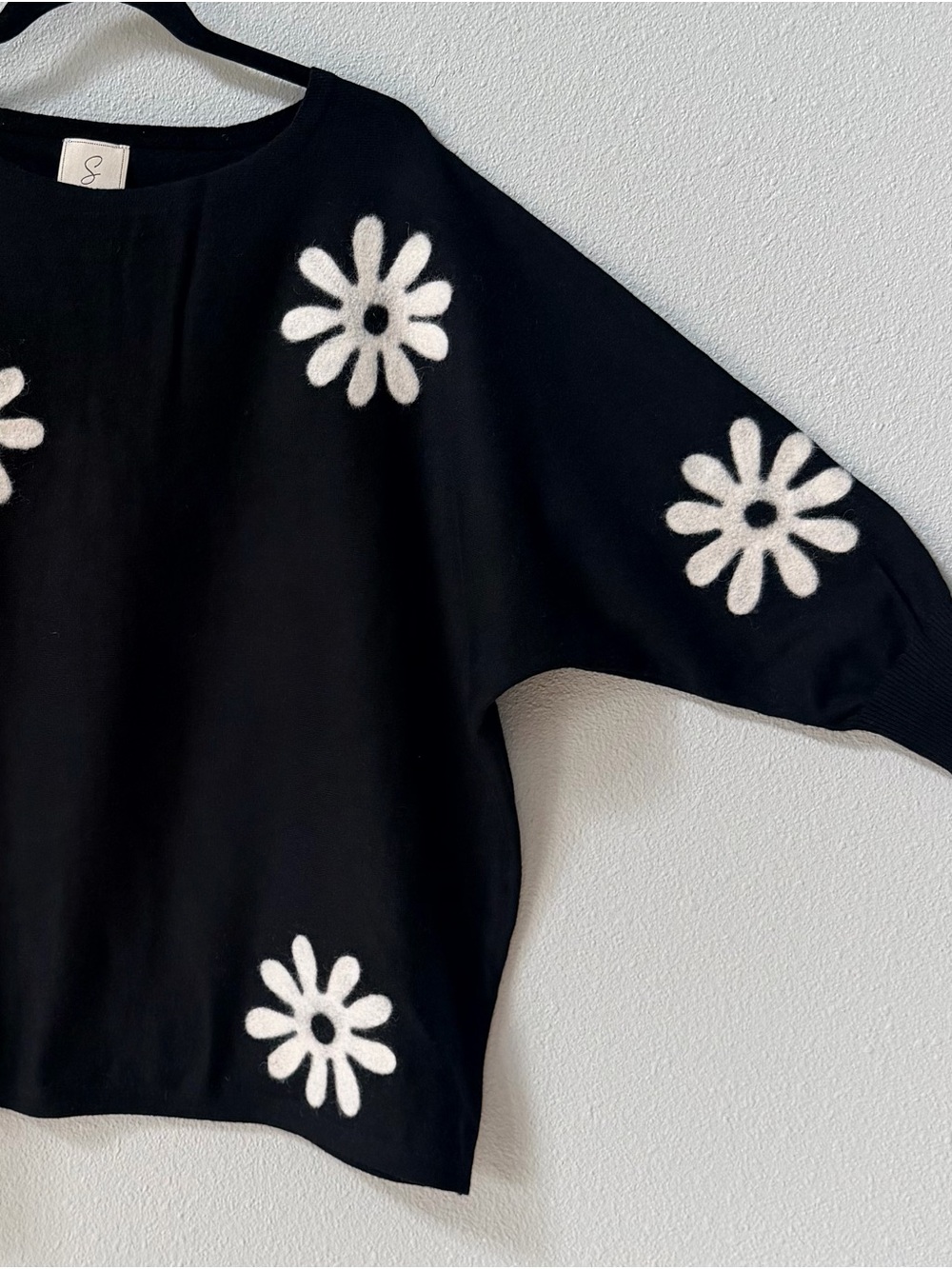 Sioni Daisy Applique Dolman Sleeve Knit Sweater Black Plus Size 1X EUC - Picture 3 of 10